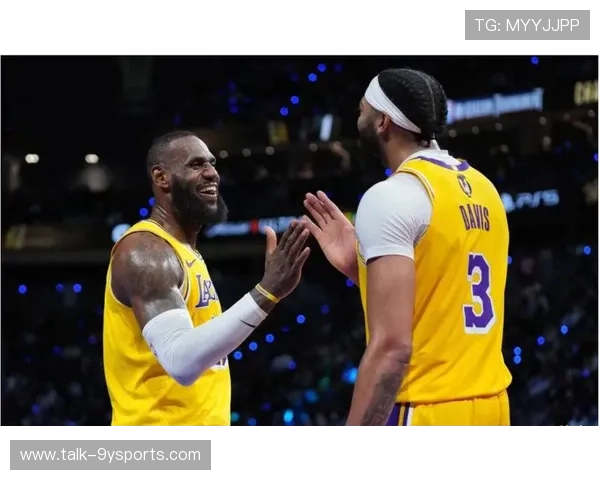 湖人队新赛季阵容调整引发热议 詹姆斯与戴维斯肩负重任冲击总冠军