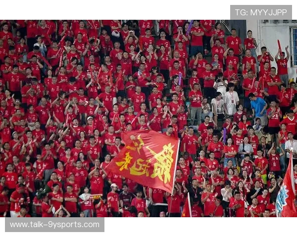 中超联赛最新战报：豪门对决精彩纷呈引发球迷热议